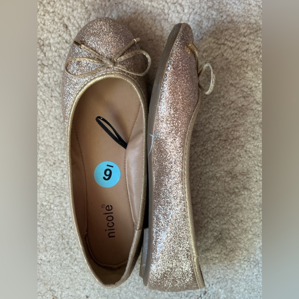 Nicole gold sparkle flats. Size 6